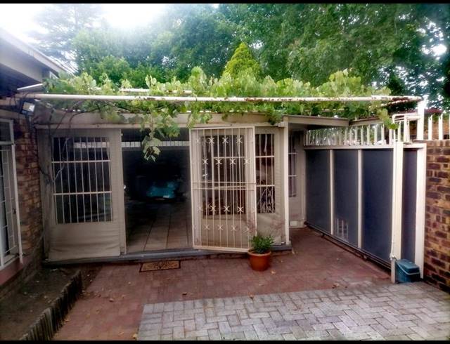 3 BEDROOM TOWNHOUSE FOR SALE IN SASOLBURG EXT 11